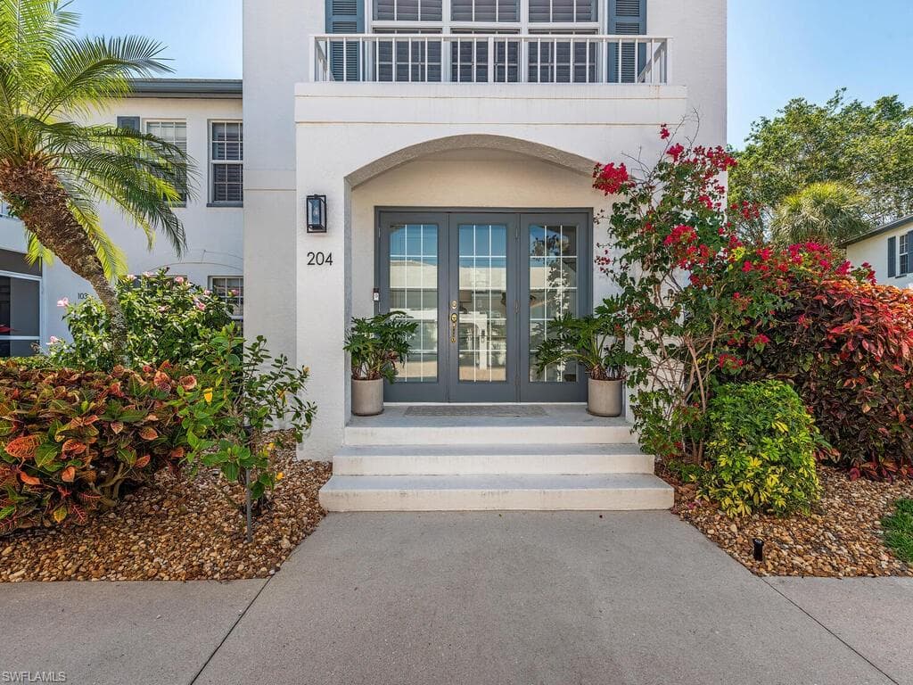 823 Tanbark Dr 204, Naples, FL 34108-2