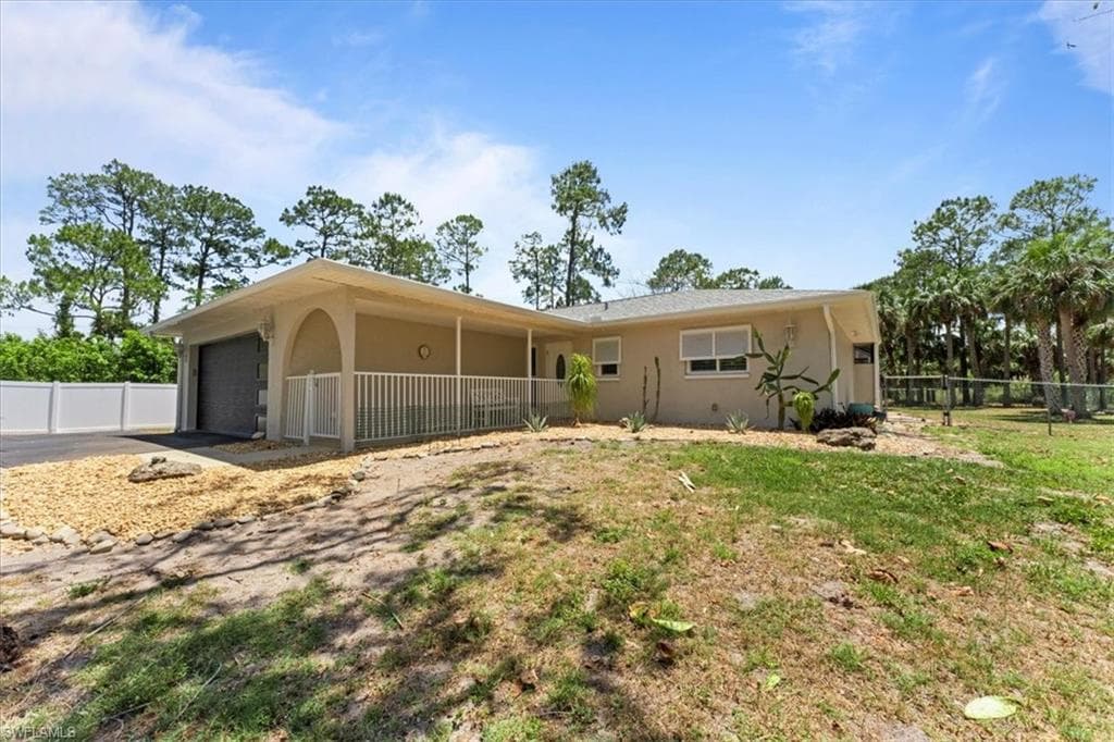2820 White Blvd, Naples, FL 34117-2