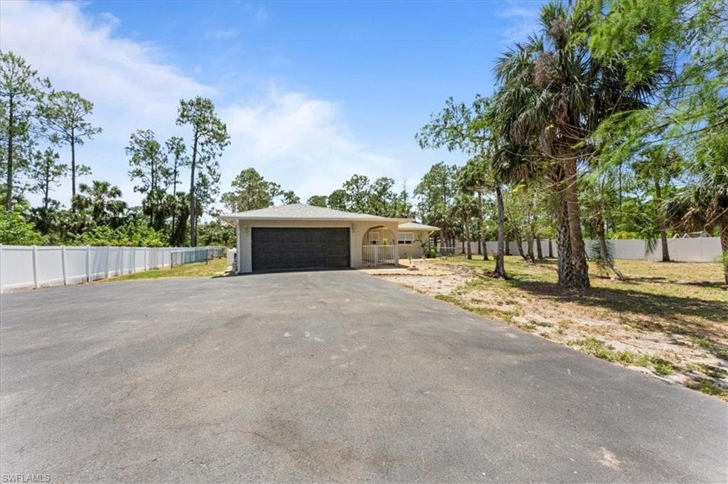 2820 White Blvd, Naples, FL 34117-3