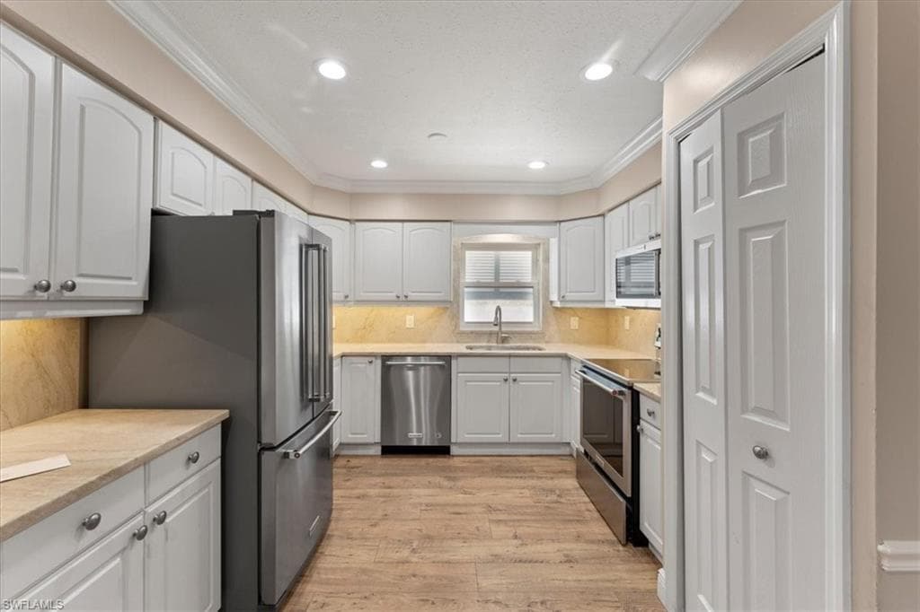 2820 White Blvd, Naples, FL 34117-6
