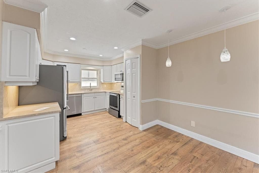 2820 White Blvd, Naples, FL 34117-7