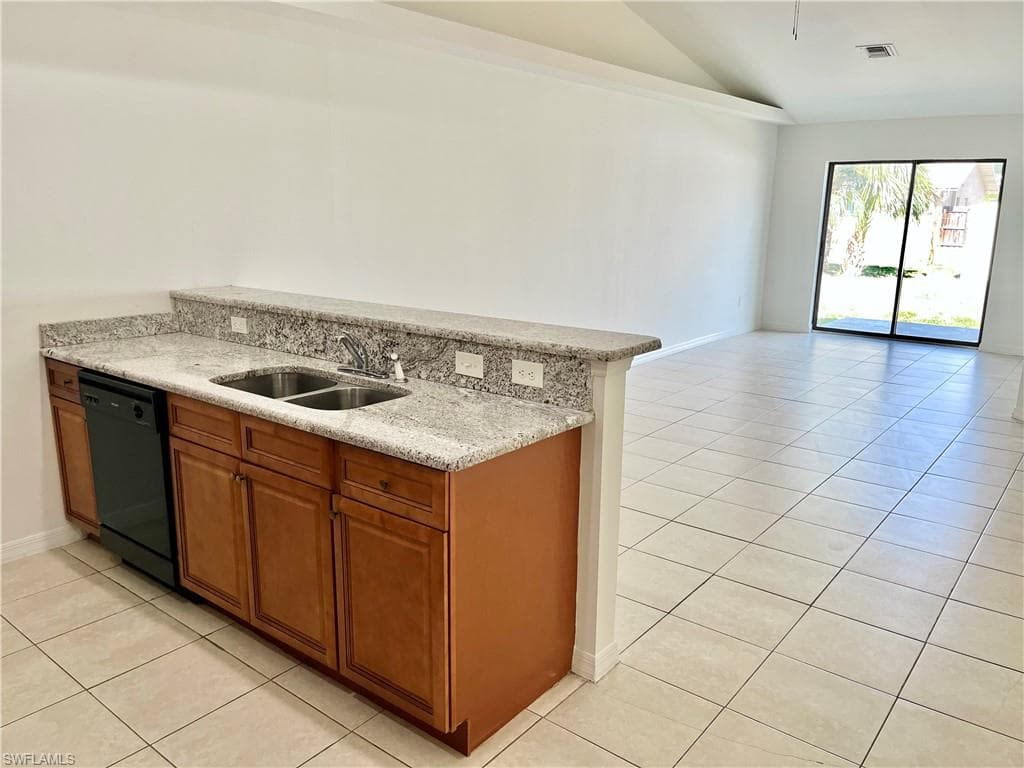 141/143 Santa Barbara Blvd, Cape Coral, FL 33991-9