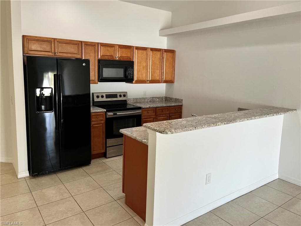 141/143 Santa Barbara Blvd, Cape Coral, FL 33991-7