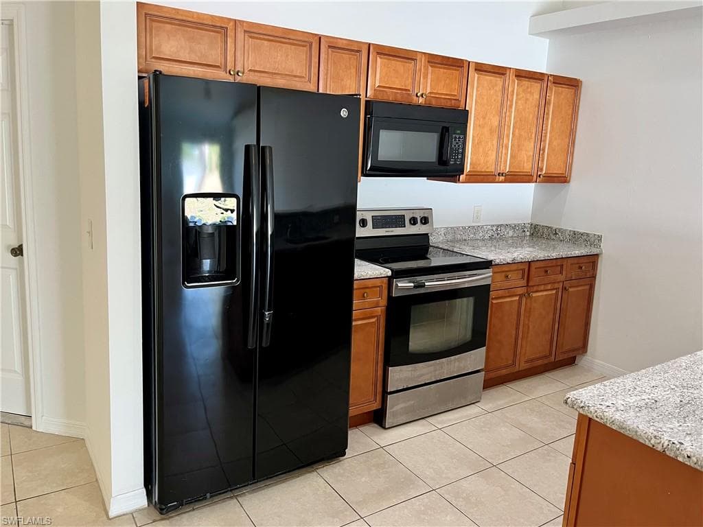 141/143 Santa Barbara Blvd, Cape Coral, FL 33991-8