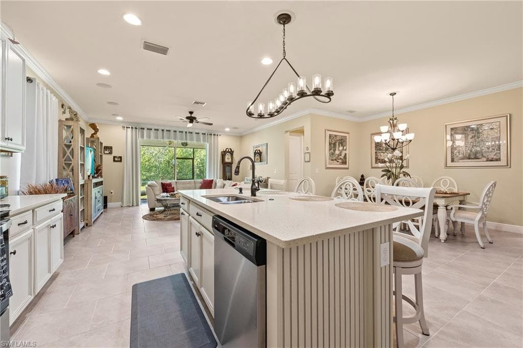 3865 Helmsman Dr, Naples, FL 34120-12