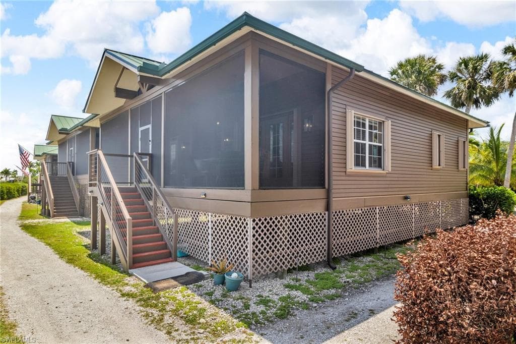305 Storter Ave N 5, Everglades City, FL 34139-21