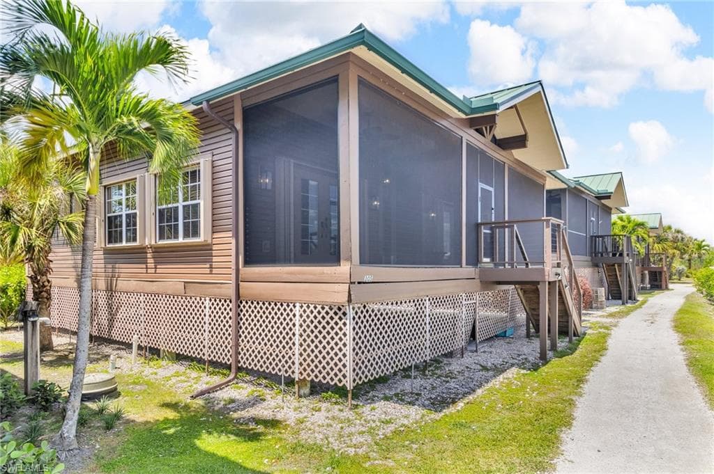305 Storter Ave N 5, Everglades City, FL 34139-22