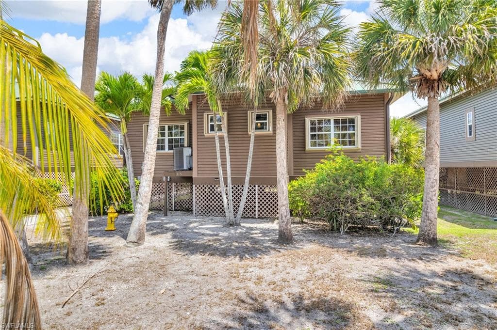 305 Storter Ave N 5, Everglades City, FL 34139-32