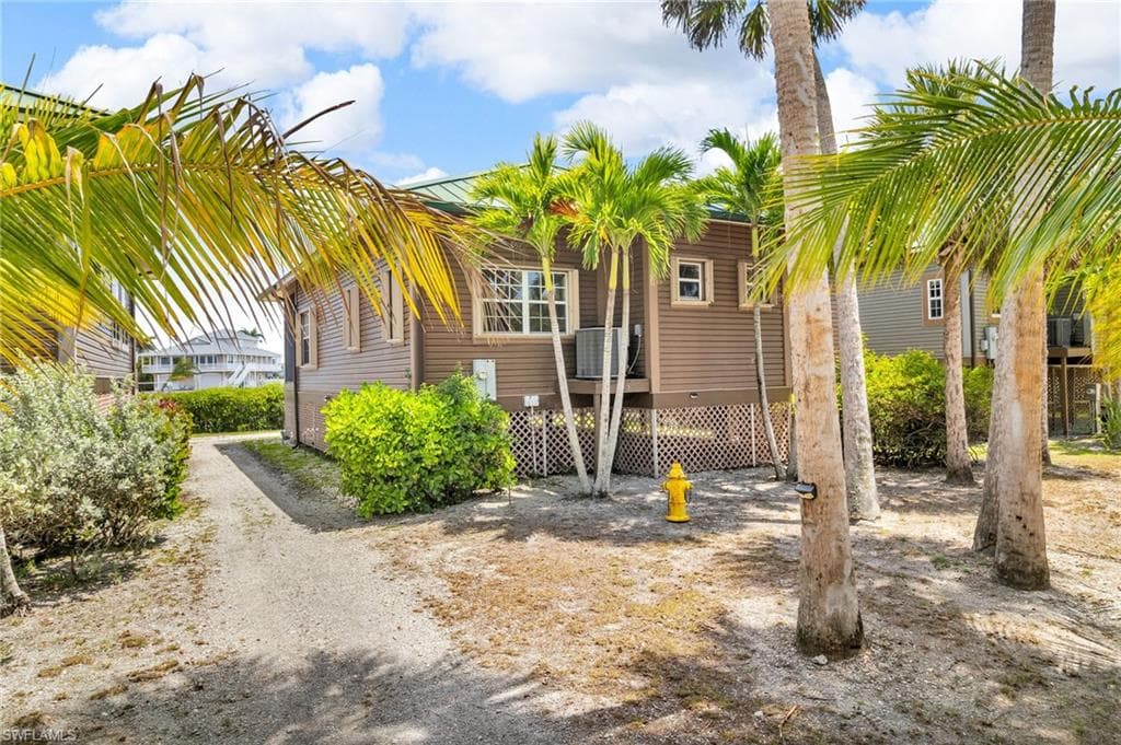 305 Storter Ave N 5, Everglades City, FL 34139-34