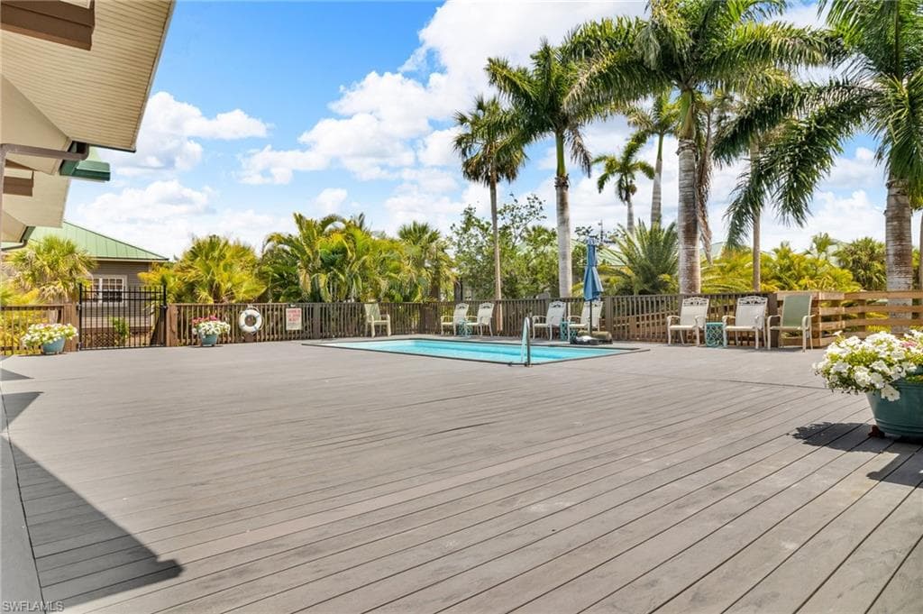 305 Storter Ave N 5, Everglades City, FL 34139-39