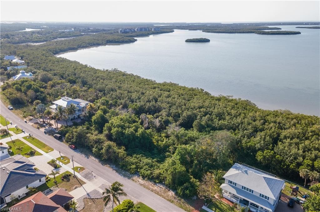 1959 Sheffield Ave, Marco Island, FL 34145-4