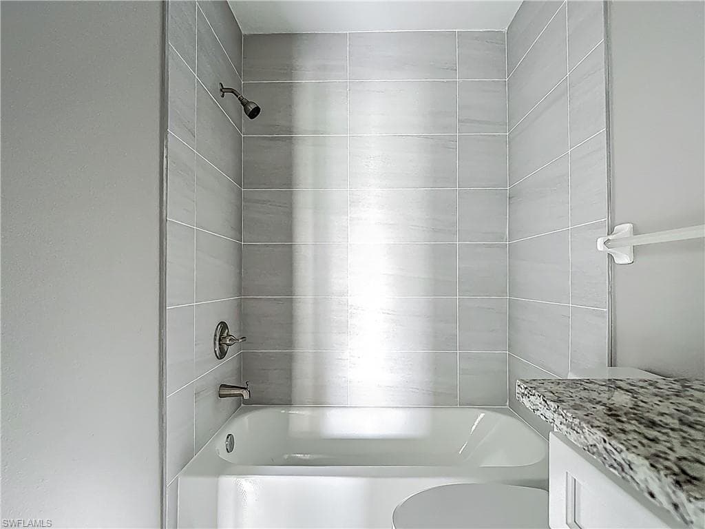 3225 Riverside Dr 63f, Fort Myers, FL 33916-26