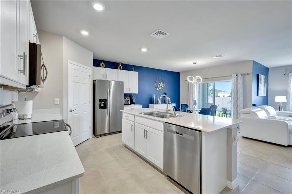 2526 11th St, Cape Coral, FL 33993-4