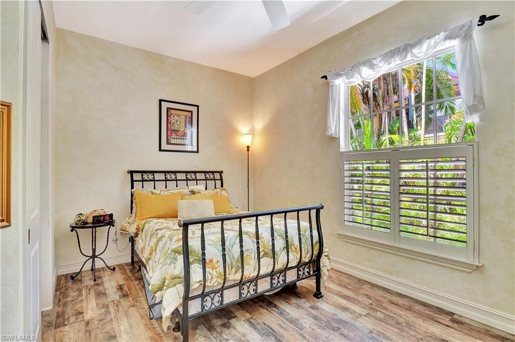 2363 Crayton Rd, Naples, FL 34103-19