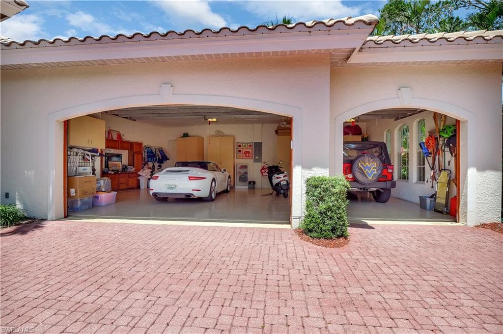 2363 Crayton Rd, Naples, FL 34103-25