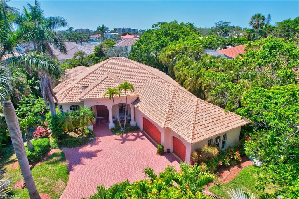 2363 Crayton Rd, Naples, FL 34103-26
