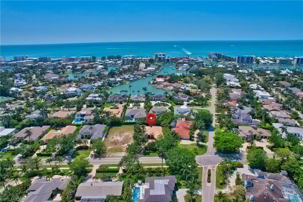 2363 Crayton Rd, Naples, FL 34103-27