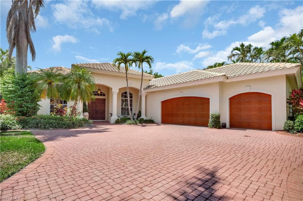 2363 Crayton Rd, Naples, FL 34103-2