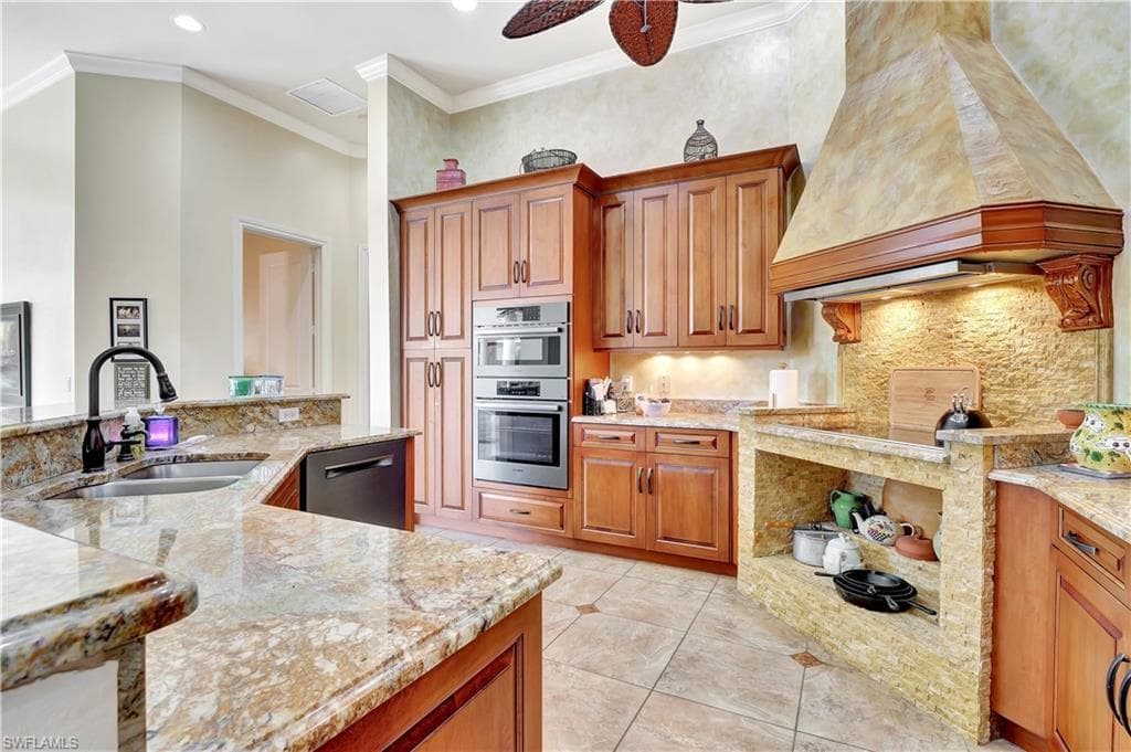 2363 Crayton Rd, Naples, FL 34103-6