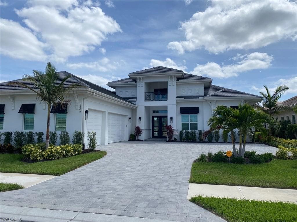 9562 Moonflower Ln, Naples, FL 34114-4