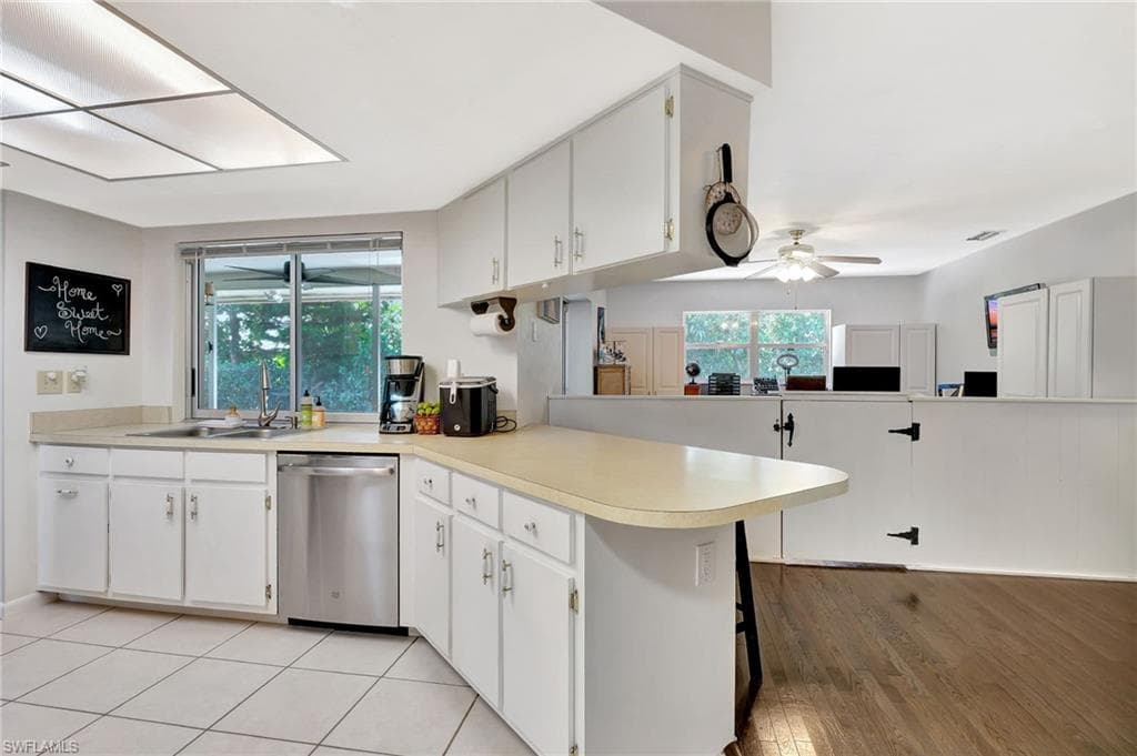 4384 Parrot Ave, Naples, FL 34104-10