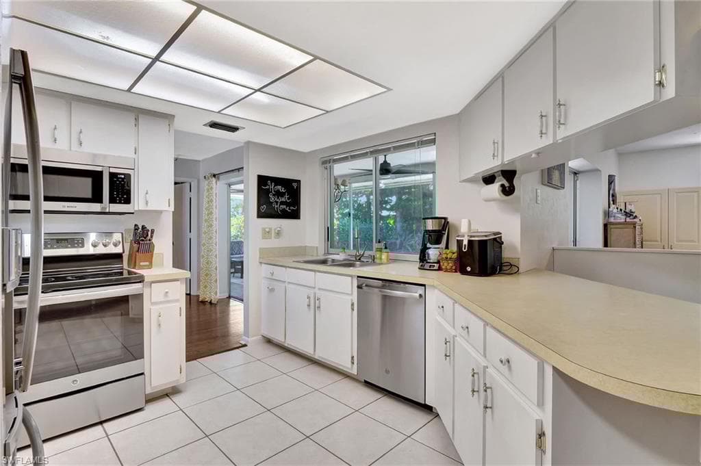 4384 Parrot Ave, Naples, FL 34104-11