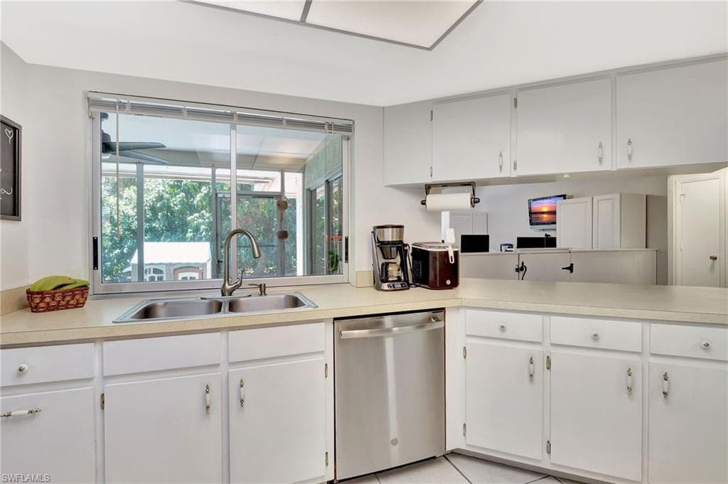 4384 Parrot Ave, Naples, FL 34104-13