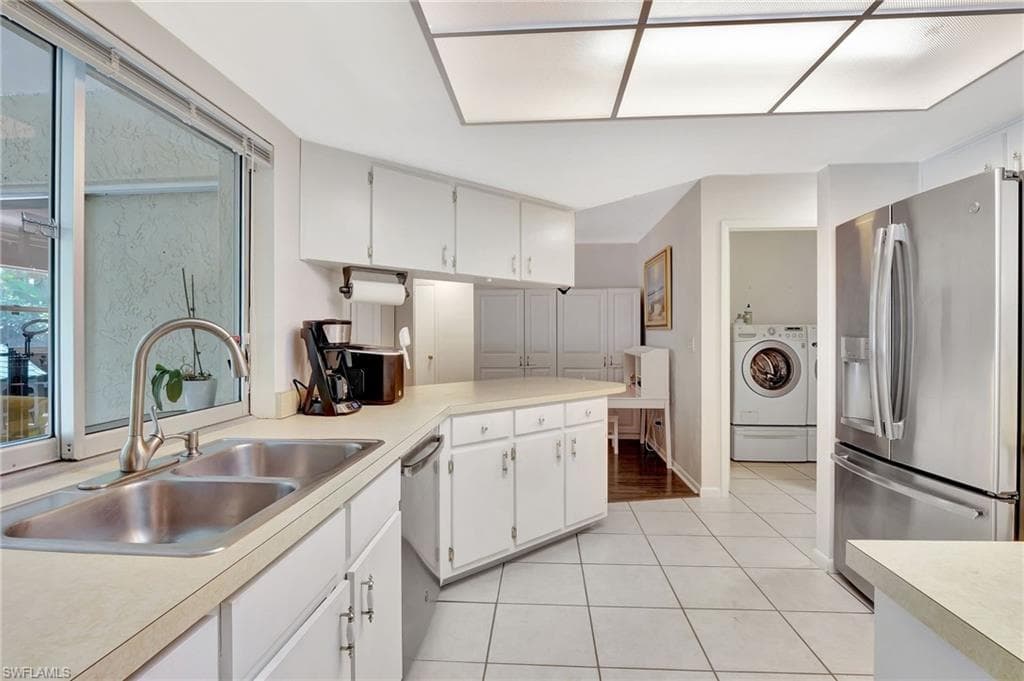 4384 Parrot Ave, Naples, FL 34104-14