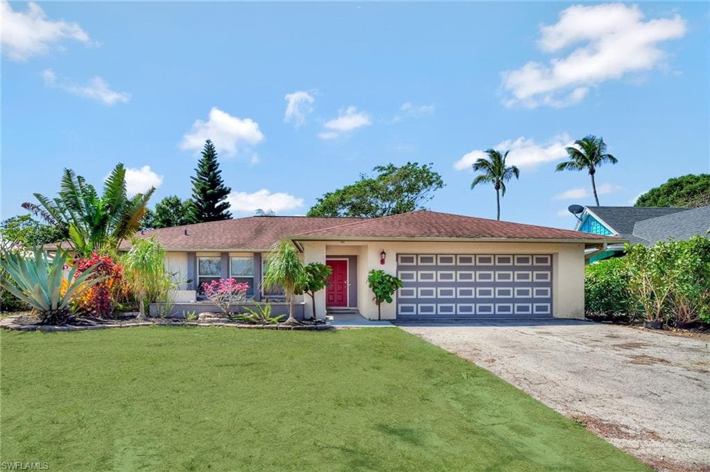 4384 Parrot Ave, Naples, FL 34104-1