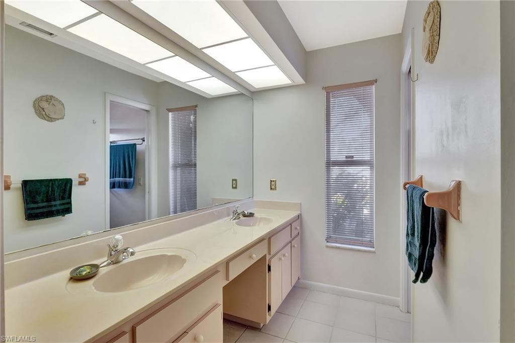 4384 Parrot Ave, Naples, FL 34104-28