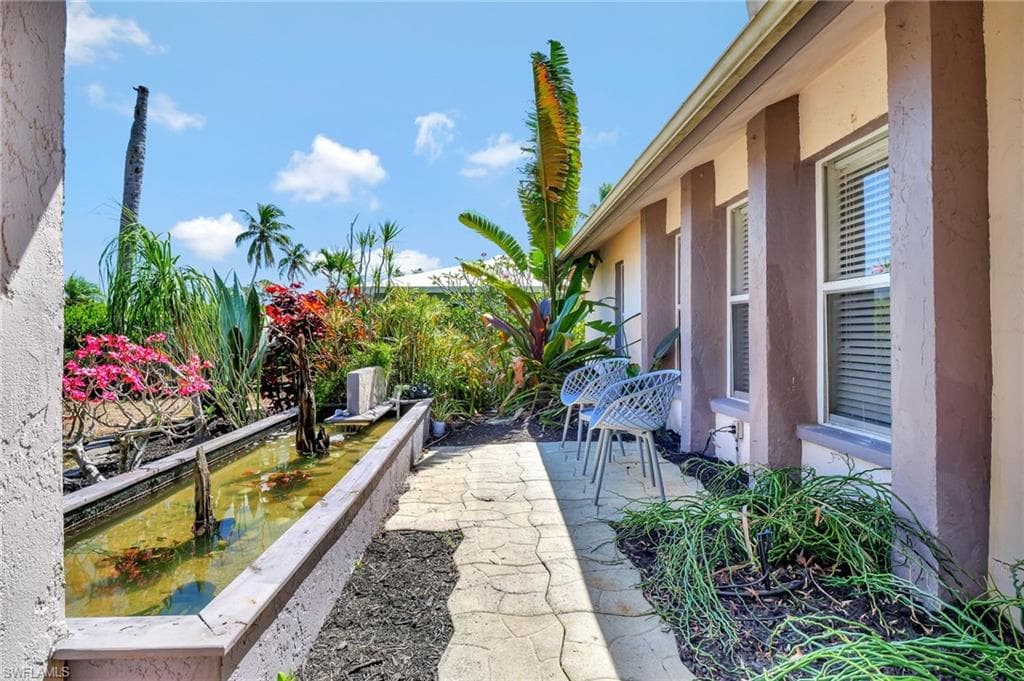 4384 Parrot Ave, Naples, FL 34104-3
