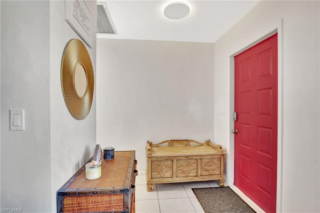 4384 Parrot Ave, Naples, FL 34104-4