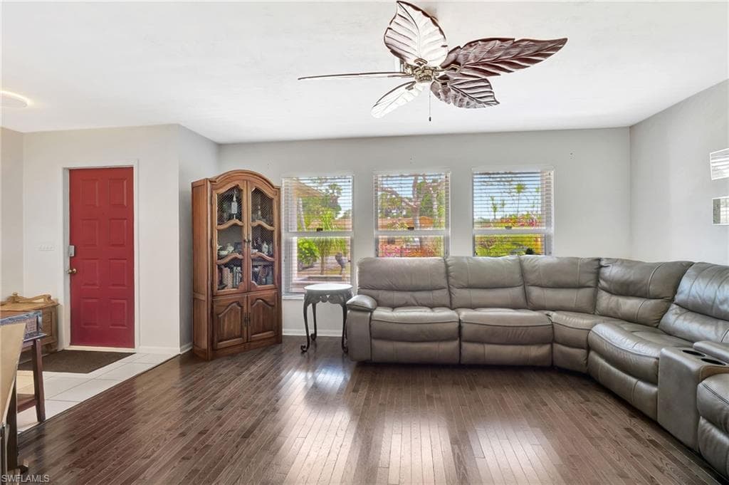 4384 Parrot Ave, Naples, FL 34104-4