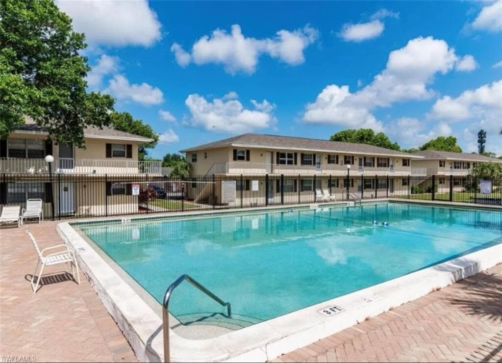 3325 Airport Rd N T1, Naples, FL 34105-12