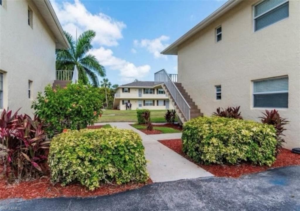 3325 Airport Rd N T1, Naples, FL 34105-3