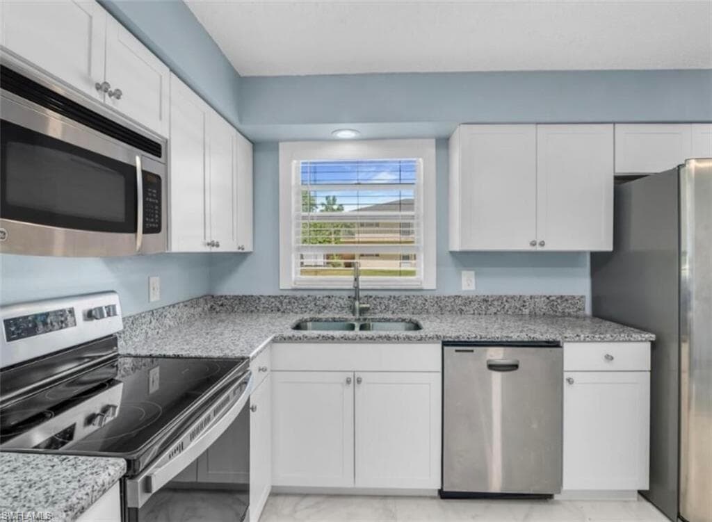 3325 Airport Rd N T1, Naples, FL 34105-5