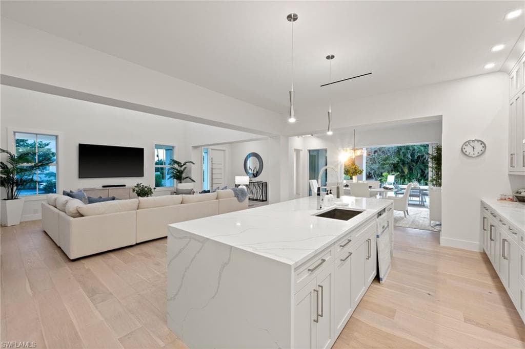 1984 Frederick St, Naples, FL 34112-13