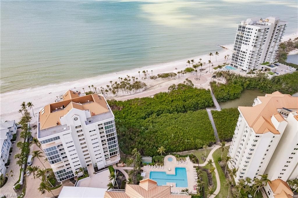 40 Seagate Dr 202a, Naples, FL 34103-9