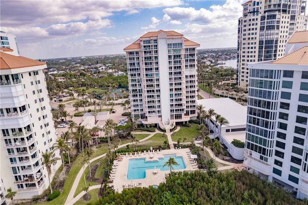 40 Seagate Dr 202a, Naples, FL 34103-10