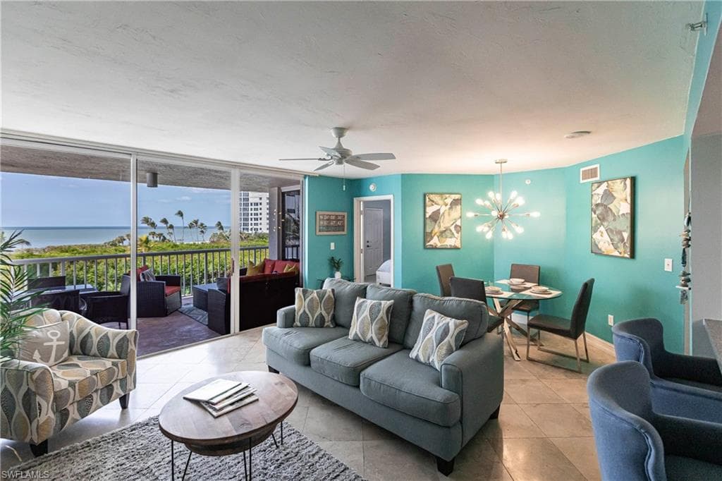40 Seagate Dr 202a, Naples, FL 34103-12