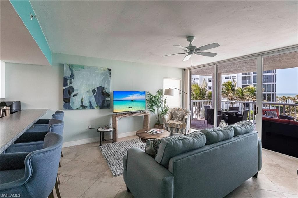40 Seagate Dr 202a, Naples, FL 34103-13
