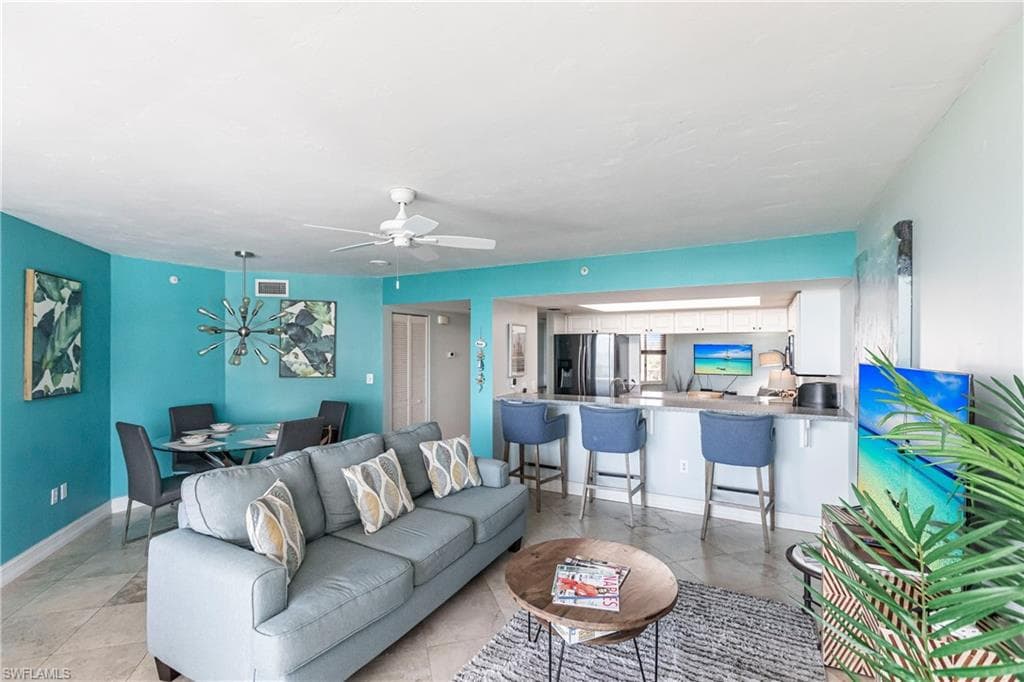 40 Seagate Dr 202a, Naples, FL 34103-14
