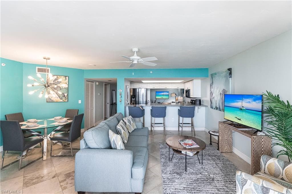 40 Seagate Dr 202a, Naples, FL 34103-15