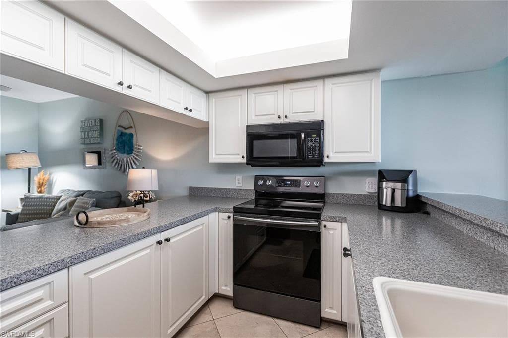 40 Seagate Dr 202a, Naples, FL 34103-20