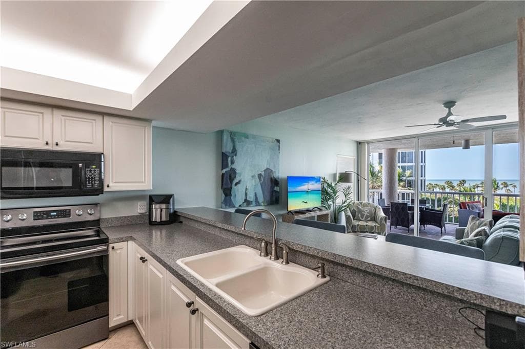 40 Seagate Dr 202a, Naples, FL 34103-21