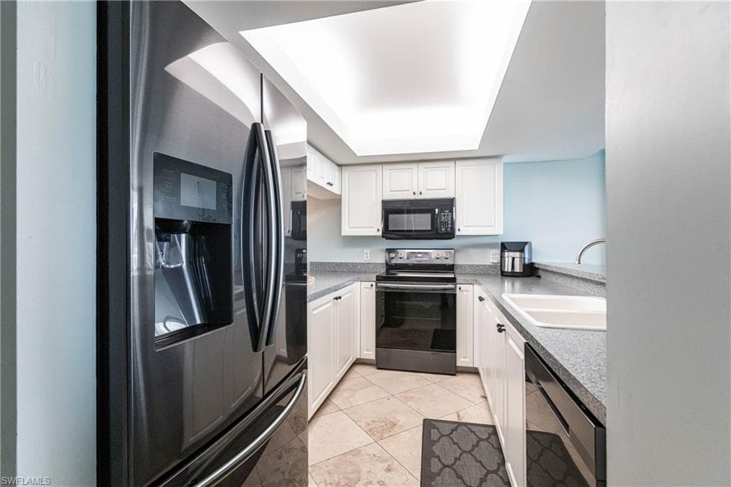 40 Seagate Dr 202a, Naples, FL 34103-24