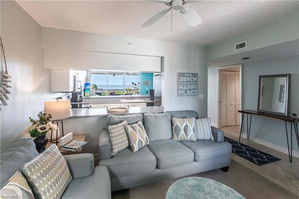 40 Seagate Dr 202a, Naples, FL 34103-25