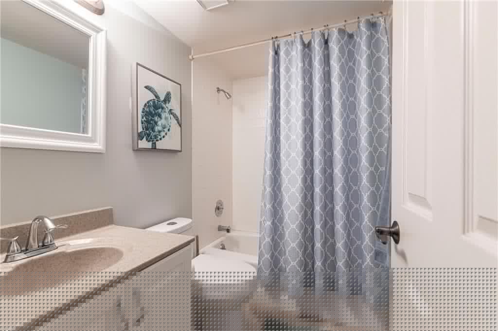 40 Seagate Dr 202a, Naples, FL 34103-30