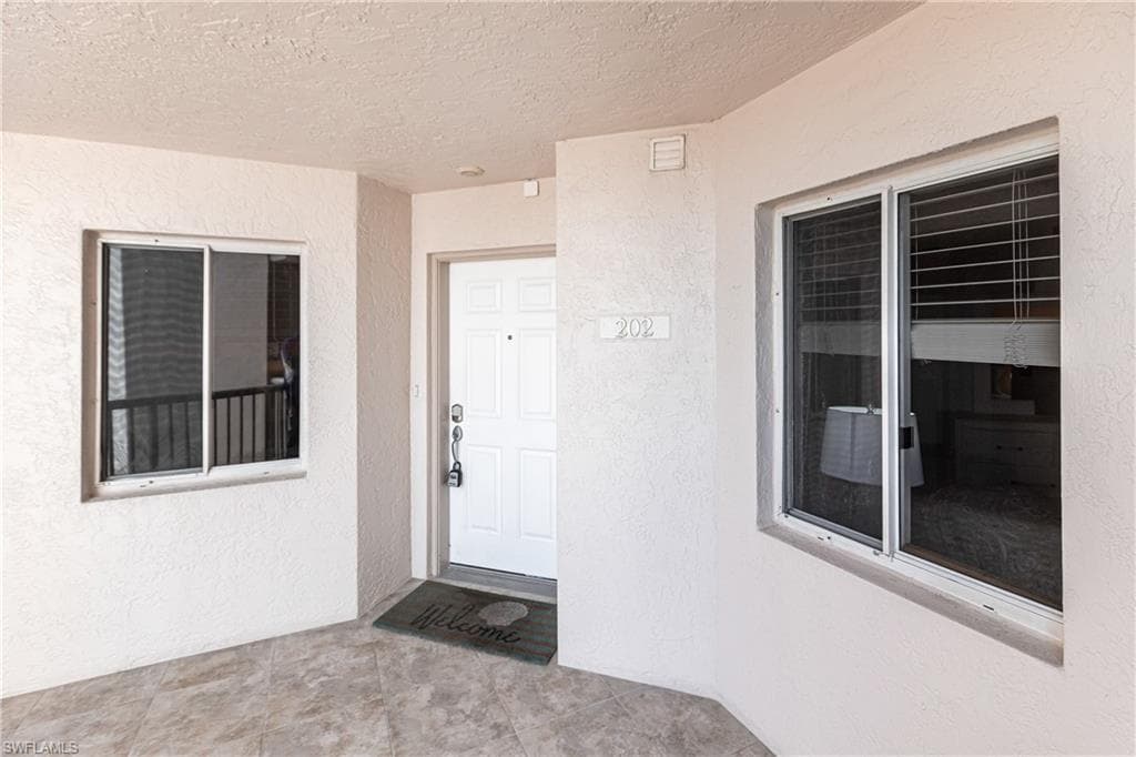 40 Seagate Dr 202a, Naples, FL 34103-36