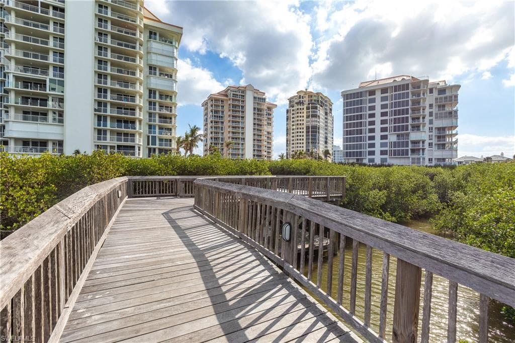 40 Seagate Dr 202a, Naples, FL 34103-42
